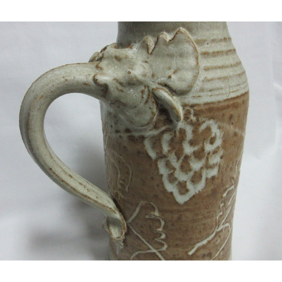 Artisan Pottery Stoneware 3D Pitcher 2 Tone Tan Browns Grapes Marked HB 8"x5" - Picture 2 of 9